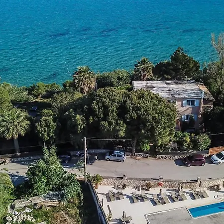 Bed and breakfast Koukla Mare