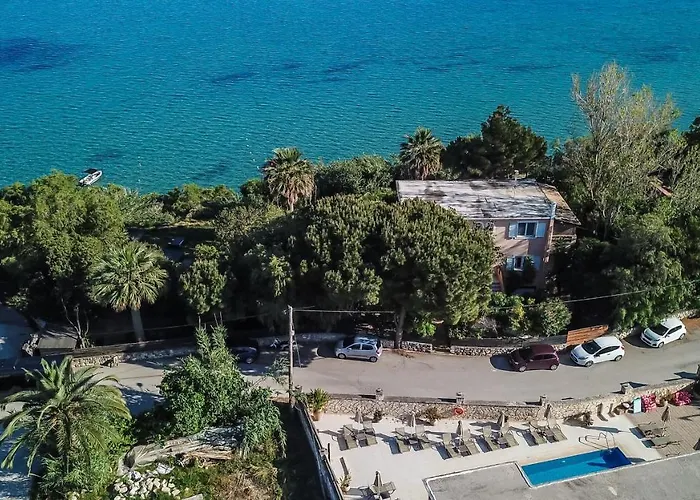 Oda ve Kahvaltı Koukla Mare